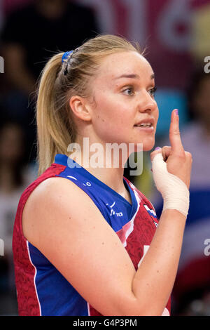 Bari, Italia. Il 18 giugno, 2016. Ekaterina Kosianenko dalla Russia in azione durante il FIVB World Grand Prix 2016 Pool F1 Gruppo 1 donne match tra la Tailandia e la Russia al PalaFlorio sports hall. Nicola Mastronardi/Alamy Live News Foto Stock