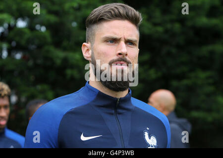 Lille, Francia. Il 18 giugno, 2016. La nazionale francese di calcio pratica prima del loro prossimo campionato europeo di calcio del match. Olivier Giroud © Azione Sport Plus/Alamy Live News Foto Stock