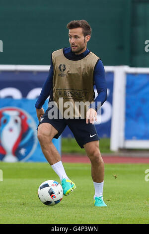 Lille, Francia. Il 18 giugno, 2016. La nazionale francese di calcio pratica prima del loro prossimo campionato europeo di calcio del match. Yohan Cabaye © Azione Sport Plus/Alamy Live News Foto Stock