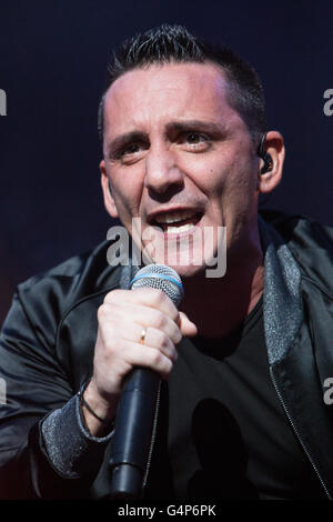 Milano Italia. Il 18 giugno 2016. La Italian pop/rock band MODÀ suona dal vivo sul palco allo Stadio San Siro durante la 'passione Maledetta Tour 2016' Credit: Rodolfo Sassano/Alamy Live News Foto Stock