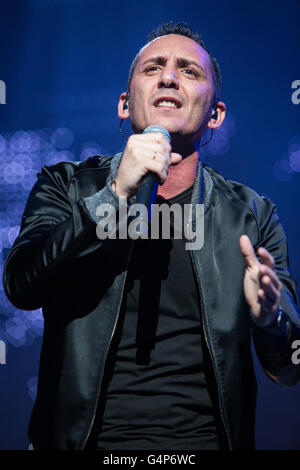 Milano Italia. Il 18 giugno 2016. La Italian pop/rock band MODÀ suona dal vivo sul palco allo Stadio San Siro durante la 'passione Maledetta Tour 2016' Credit: Rodolfo Sassano/Alamy Live News Foto Stock