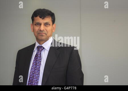 Mumbai, Maharashtra, India. 29 ott 2013. 29 ott 2013 - Mumbai - India.Ritratto del Governatore della Reserve Bank of India, Raghuram Rajan a RBI sede a Mumbai. © Subhash Sharma/ZUMA filo/Alamy Live News Foto Stock