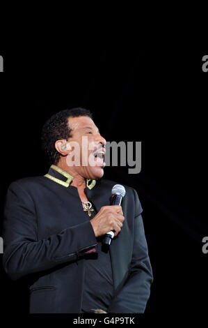 Landore, Swansea, Regno Unito. Il 18 giugno, 2016. Sabato 18 Giugno Lionel Richie riproduce il Liberty Stadium data di inizio del tour del Regno Unito. Credito: Adrian bianco/Alamy Live News Foto Stock