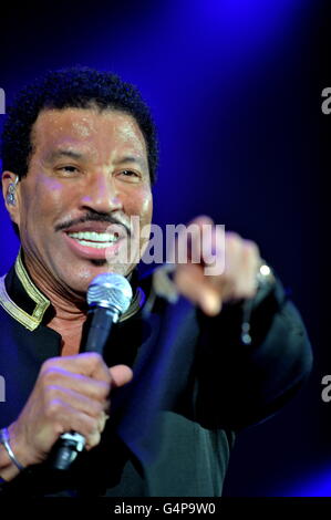 Landore, Swansea, Regno Unito. Il 18 giugno, 2016. Sabato 18 Giugno Lionel Richie riproduce il Liberty Stadium data di inizio del tour del Regno Unito. Credito: Adrian bianco/Alamy Live News Foto Stock