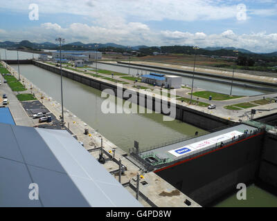 Cocoli, Panama. Il 15 giugno, 2016. Il nuovo si blocca sul versante del Pacifico del Canale di Panama in Cocoli, Panama, 15 giugno 2016. Foto: Denis Duettmann/dpa/Alamy Live News Foto Stock