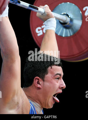 Olympics - Weightlifting - London 2012 Test Event - Day One - Excel Arena. Il Sonny Webster della Gran Bretagna compete durante il London Olympic Games 2012 Test Event all'Excel Arena di Londra. Foto Stock