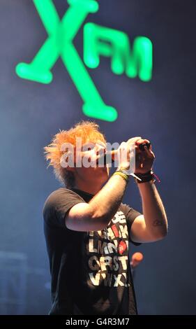 Ed Sheeran si esibisce sul palco durante il Winter Wonderland di XFM all'O2 Apollo di Manchester. Foto Stock