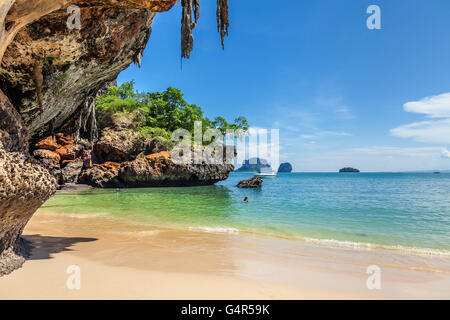 Famosa Railay Beach nella provincia tailandese di Krabi. Foto Stock