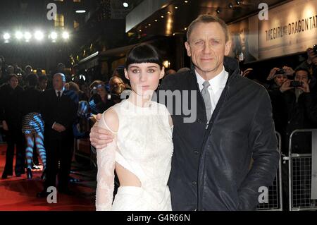 Rooney Mara e Daniel Craig arrivano per la prima mondiale di The Girl con il Dragon Tattoo, a Odeon, Leicester Square, Londra Foto Stock