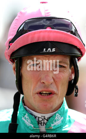 Corse ippiche - Ebor Festival 2011 - Coolmore Nunthorpe - Ippodromo di York. Richard Hughes, Jockey Foto Stock