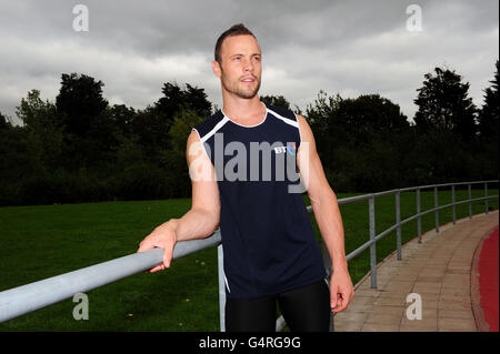 Atletica - Oscar Pistorius Feature - Lee Valley Athletics Center. Oscar Pistorius durante una sessione di allenamento al Lee Valley Athletics Center Foto Stock