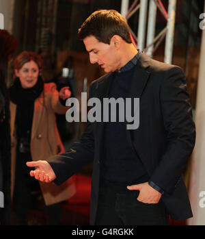 Tom Cruise arriva per la prima inglese di Mission:Impossible Ghost Protocol, presso il BFI IMAX, Waterloo, Londra. Foto Stock