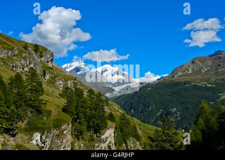 Nell'area escursionistica Zermatt, picchi di montagna, Rimpfischhorn Strahlhorn e Adlerhorn, Zermatt, Vallese, Svizzera Foto Stock