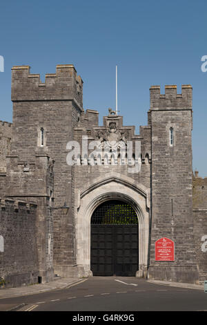 Chiuso high street cancello di ingresso al Castello di Arundel e Arundel, West Sussex, in Inghilterra, Regno Unito, Europa Foto Stock