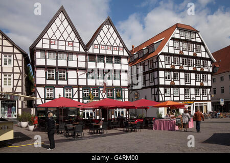 Semi-case con travi di legno e un albergo Zum Wilden Mann, sul Markt square, Soest, Sauerland, Renania settentrionale-Vestfalia, PublicGround Foto Stock