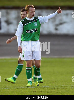 Hibernian's Leigh Griffiths celebra il suo gol di apertura dei lati durante la Scottish Cup, la quarta partita di round a Central Park, Cowdenbeath. Foto Stock