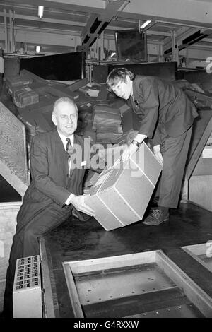 British Servizio postale - Attore diventa un postino - Londra Foto Stock