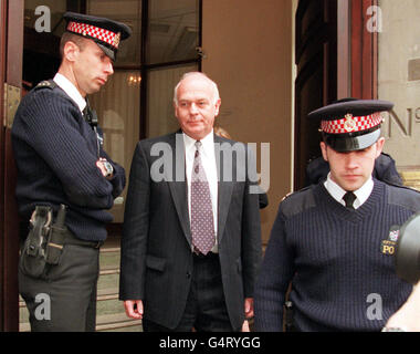 Il vice capo Constable Ian Beckett, 52 anni, della polizia di Surrey, lasciando i magistrati della City of London dove sembrava affrontare accuse di aggredire indecentemente due donne. Foto Stock