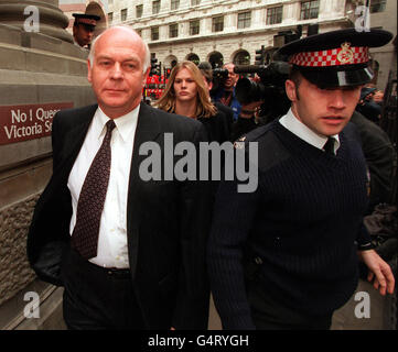 Il vice capo Constable Ian Beckett, 52 anni, della polizia di Surrey, lasciando i magistrati della City of London dove sembrava affrontare accuse di aggredire indecentemente due donne. Foto Stock