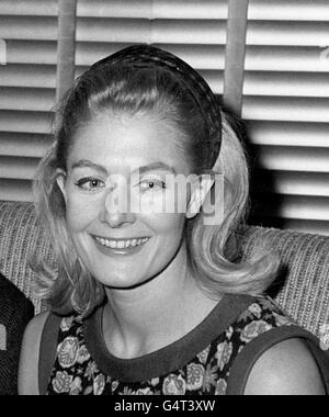 Un'immagine della libreria dell'attrice Vanessa Redgrave in una conferenza stampa al BBC Television Center, a Londra, per la serie in tre parti della BBC "Un saluto alle armi". Foto Stock