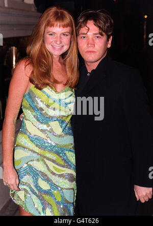 L'ex attrice di Eastender, Patsy Palmer, con il suo marito di sapone Sid Owen che arriva per una cena di beneficenza ospitata dallo stilista di moda Tomasz Starzewski in aiuto di associazioni benefiche per il cancro, al Mandarin Oriental Hyde Park Hotel, a Londra. Foto Stock