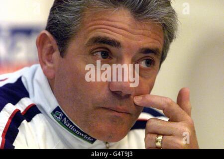 Questa immagine può essere utilizzata solo nel contesto di una funzione editoriale. Kevin Keegan, il manager del calcio inglese, durante una conferenza stampa a Burnham Beeches, in vista della partita di calcio della seconda gamba di qualificazione Euro 2000 a Wembley contro la Scozia. Foto Stock