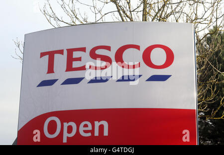 Il superstore Tesco di Henley-on-Thames, Oxfordshire, dove lo chef Antony Worrall Thompson è stato arrestato venerdì scorso per il sollevamento di negozi. Foto Stock