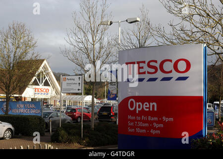 Il superstore Tesco di Henley-on-Thames, Oxfordshire, dove lo chef Antony Worrall Thompson è stato arrestato venerdì scorso per il sollevamento di negozi. Foto Stock