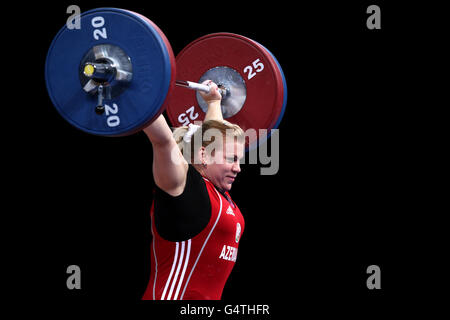 Olimpiadi - sollevamento pesi - Londra 2012 Test Event - Day Two - Excel Arena. Yuliya Dovhal dell'Azerbaigian in +75kg delle donne Foto Stock