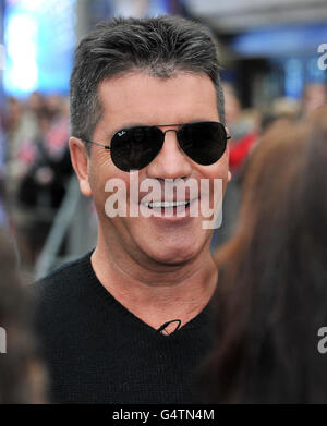 Il giudice Simon Cowell arriva ai Winter Gardens di Blackpool per le audizioni del Got Talent britannico. Foto Stock