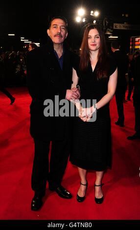Ciaran Hinds e Liz White arrivano per la prima mondiale della Donna in Nero, al Royal Festival Hall, Southbank Centre, Belvedere Road, Londra. Foto Stock