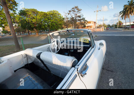 Vecchio 1930s-1959 American Chevrolet coupe Auto sono usati per taxi a Cuba. Foto Stock