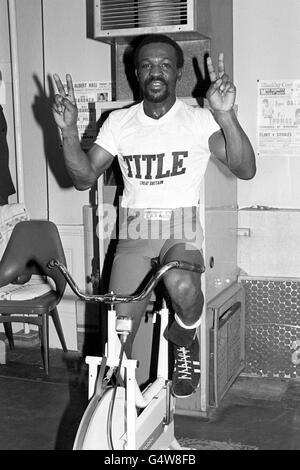 Pugilato - WBC Light Middleweight Title - Maurice Hope - Training - Royal Oak Gymnasium. Il campione di peso medio di WBC Light Maurice Hope si allenò al Royal Oak Gymnasium di Londra, prima di difendere il suo titolo contro Carlos Herrera Foto Stock