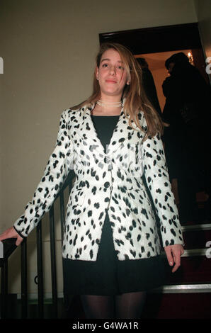 Laura Parker-Bowles lascia il Chelsea Registry Office a Londra dopo la cerimonia nuziale del padre Andrew Parker-Bowles a Rosemary Pitman. Foto Stock