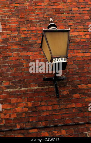 Una vista generale di una luce di strada nel Elm Zona collinare di Norwich Foto Stock