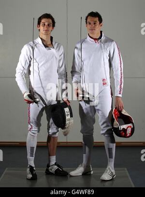 Great Britain's Jamie Cooke e Sam Weale (a destra) durante la moderna squadra di Pentathlon fotocellula all'Università di Bath, Bath. PREMERE ASSOCIAZIONE foto. Data immagine: Mercoledì 25 gennaio 2012. Il credito fotografico dovrebbe essere: Nick Potts/PA Wire Foto Stock