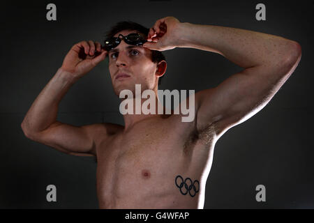 Nick Woodbridge della Gran Bretagna durante la moderna squadra di Pentathlon fotocellula all'Università di Bath, Bath. Foto Stock