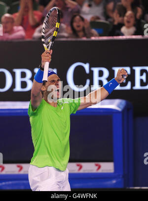 Tennis - 2012 Australian Open - Day Eleven - Melbourne Park. Rafael Nadal in Spagna celebra la sconfitta di Roger Federer in Svizzera per arrivare alla finale Foto Stock