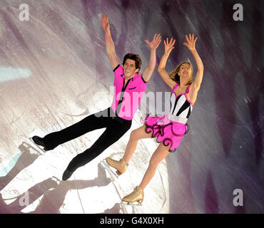 La Gran Bretagna Sinead e John Kerr in azione nella mostra di gala durante i Campionati europei di Pattinaggio di figura alla Motorpoint Arena di Sheffield. Foto Stock