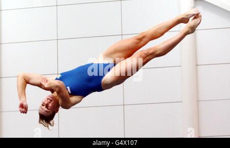 Diving - British gas National Cup 2012 - giorno due - Southend Swimming and Diving Center. Chloe Hurd salta Womens 3m Springboard durante la British gas National Cup 2012 al Southend Swimming and Diving Center, Southend. Foto Stock