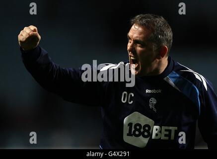 Il manager di Bolton Wanderers Owen Coyle celebra la vittoria dopo la finale fischio Foto Stock