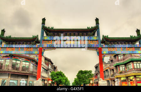 Vista di Qianmen Memorial Archway a Pechino - Cina Foto Stock