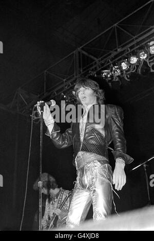 Mick Jagger, il cantante dei Rolling Stones, in concerto a Wembley, Londra. Foto Stock