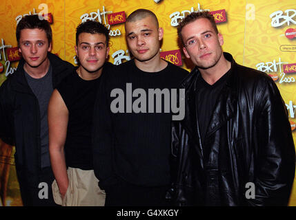 Quattro membri del gruppo pop Five (L-R) Ritchie Neville, Scott Robinson, Sean Conlon e Jason Brown durante il lancio stampa dei Brit Awards 2000 a Londra. Il quinto membro Richard Breen non è stato in grado di partecipare a causa di aver rimosso i denti saggezza. * i premi si svolgono presso l'Earl's Court 2 di Londra il 3 marzo 2000 e saranno ospitati da Davina McCall. Foto Stock