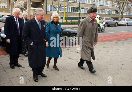 Carlo e Camilla visita Tottenham Foto Stock