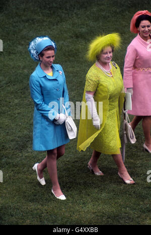 La principessa Anna, la Regina Madre e la Principessa Margaret arrivò per l'investitura del Principe di Galles al Castello di Caernarfon Foto Stock