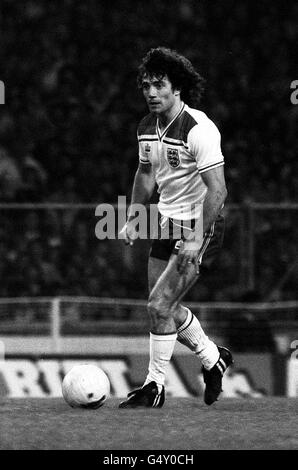 Inghilterra/Kevin Keegan. Il capitano di calcio inglese Kevin Keegan in azione. Foto Stock