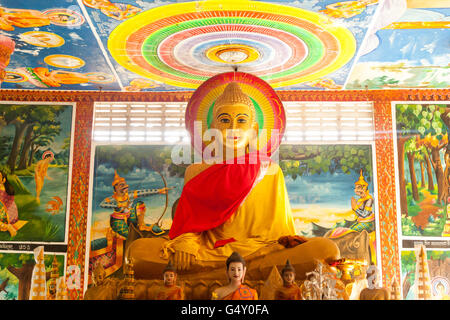 Cambogia, Kep statua del Buddha nella Pagoda, Kampot e Kep Foto Stock