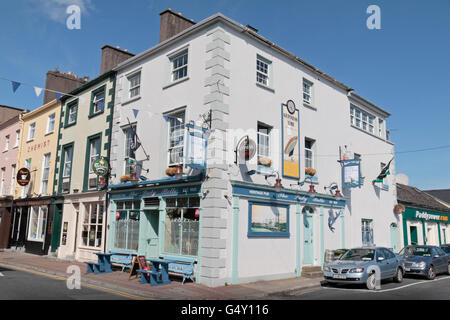 La signora Belle heritage public house, Grattan Square, Dungarvan, Co. Waterford, Irlanda (Eire). Foto Stock