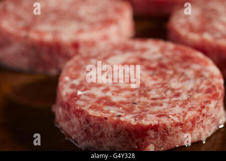 Salame crudo polpette, un tipico modo di utilizzo di massa, Condite la carne di maiale in Appalachia, STATI UNITI D'AMERICA Foto Stock
